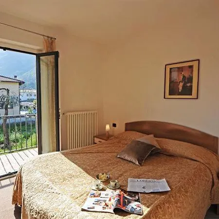 Sleeps 9 Villa *