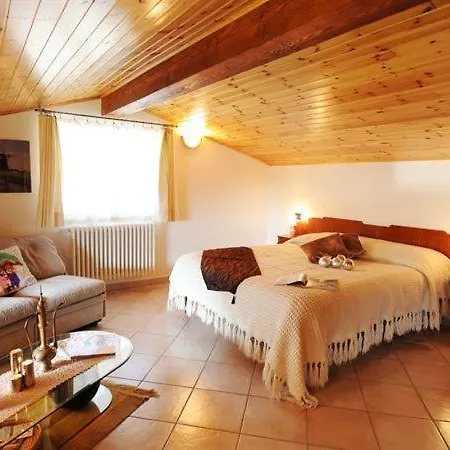 Sleeps 9 Ossuccio